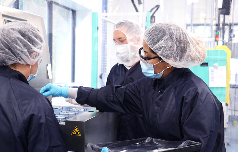 How Cleanroom Manufacturing Benefits Your Medical Device